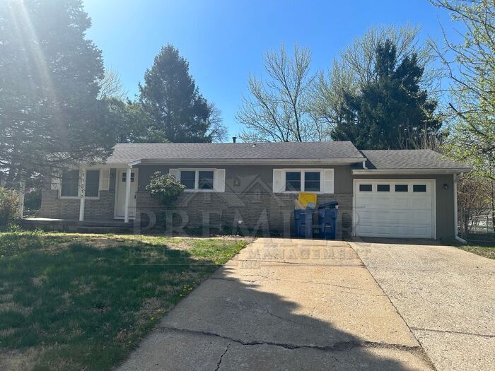 Beautiful 4 bed / 2 bath Single Family Hom... House for Rent in