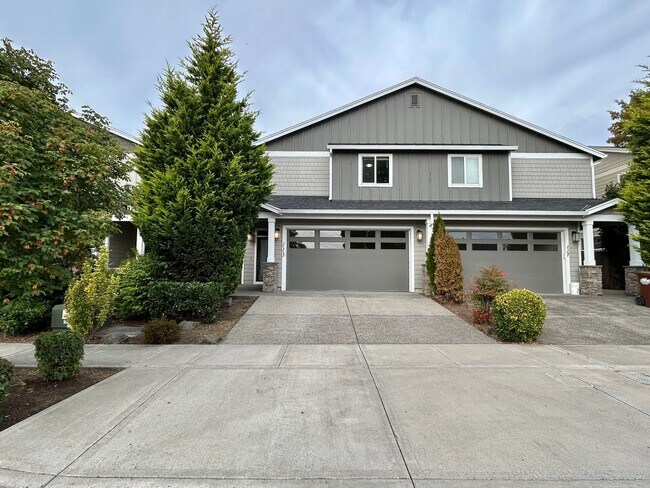 Building Photo - 113 NE 30th Ave