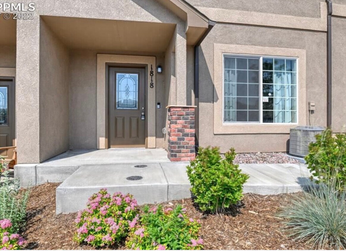 Foto principal - 1818 Springs Vista St