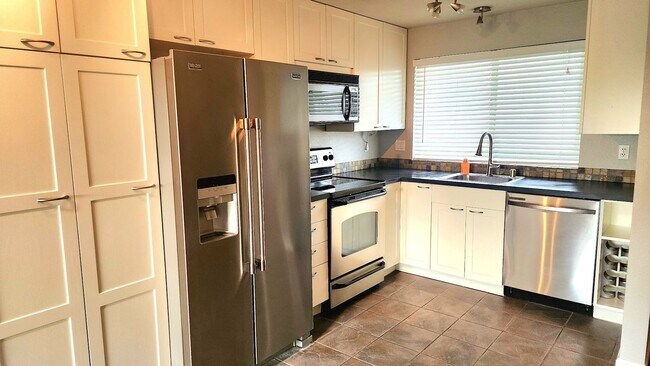 Foto del edificio - Lovely Oak Harbor Living and Pet Friendly!!