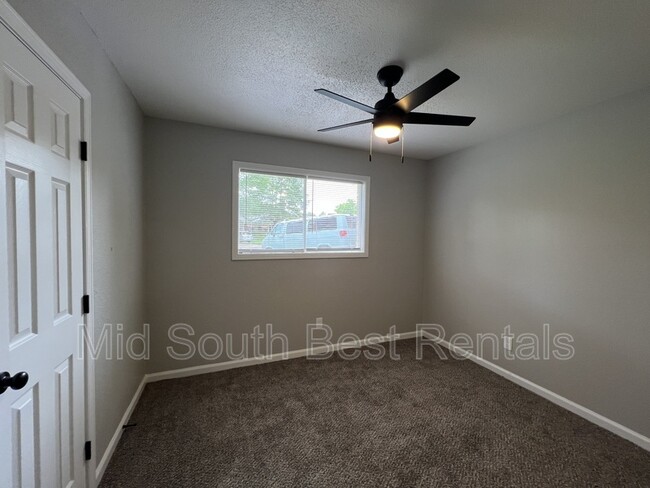 Building Photo - 559 Mohawk Ave