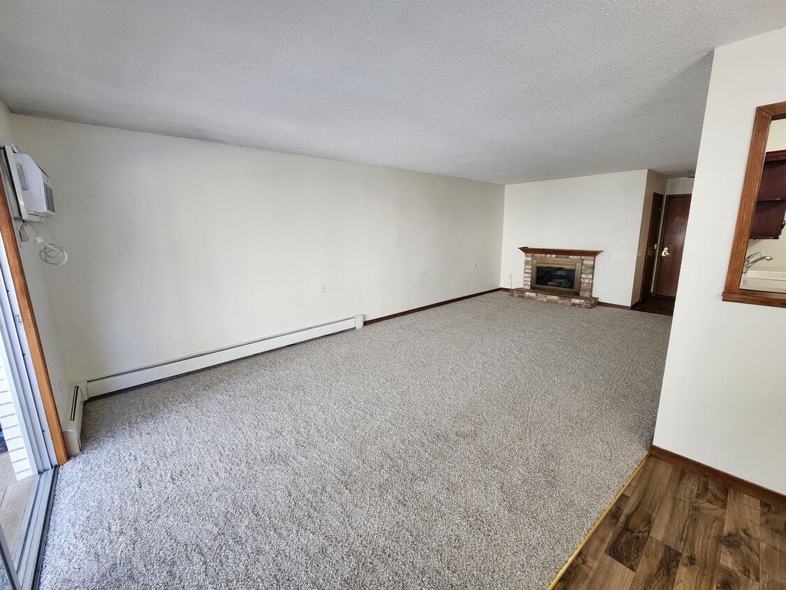 Foto principal - AVAILABLE NOW! Walk-Out Condo with Panoram...