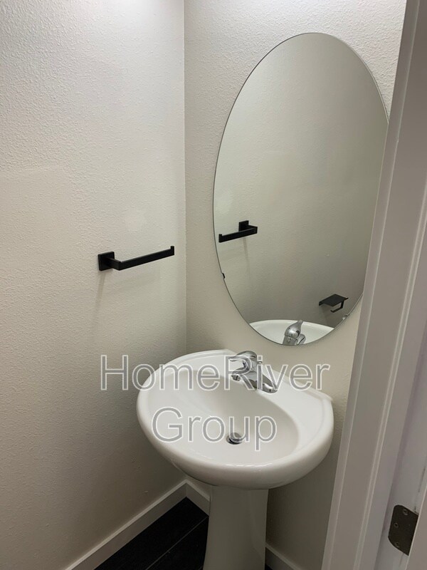 Foto del edificio - 8333 Pine River Rd