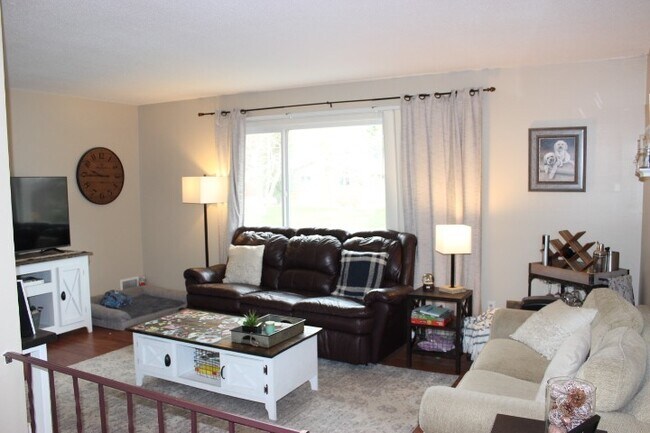 Foto del edificio - New Hope SidexSide, Walk out Deck, In Unit Laundry, 1 Car Garage