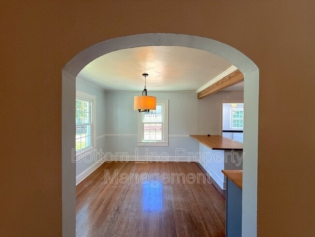 Building Photo - 607 Gaston Ave Ext