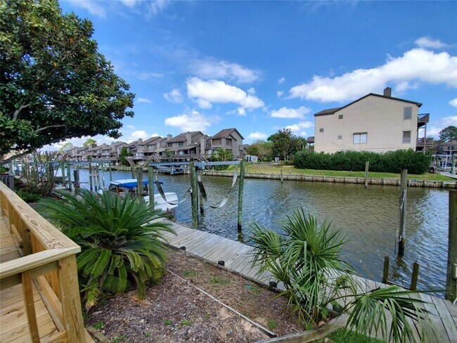 Foto del edificio - 18321 Sandy Cove