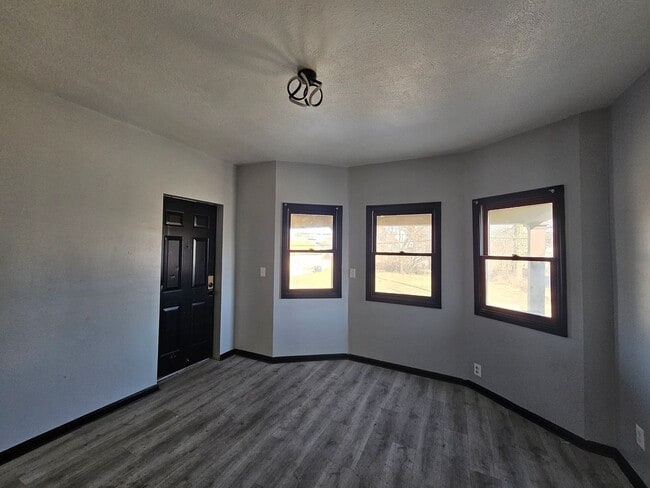 Foto del edificio - 6100 Hough Ave