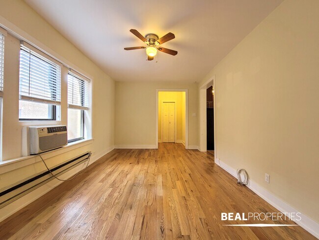 Foto del edificio - 3724 N Pine Grove Ave