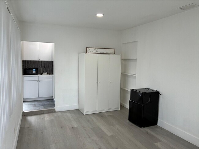 Foto del edificio - 7309 NW 62nd St