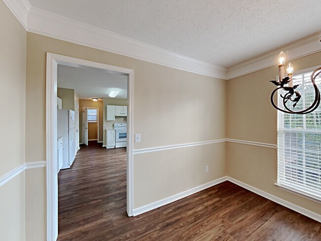 Building Photo - 157 Walton Trace S