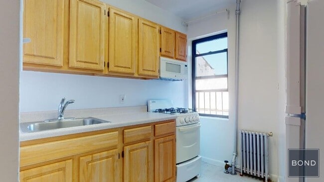 Building Photo - 164 Mott St