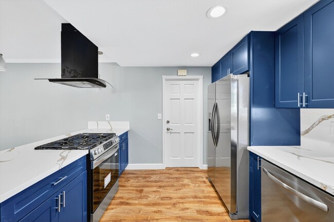 Building Photo - 2381 N Bellflower Blvd