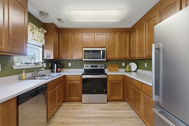 Building Photo - 236 River Oaks Dr