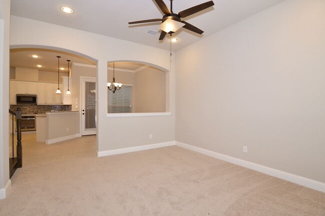 Building Photo - Beautiful Townhome in Richardson ISD!