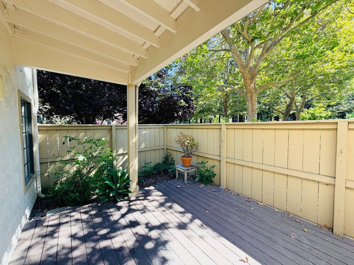 Building Photo - Willow Glen Downstairs Condo - Available Soon!