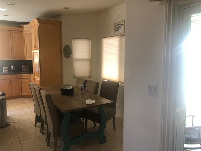 Foto del edificio - 4625 Tobias Ave