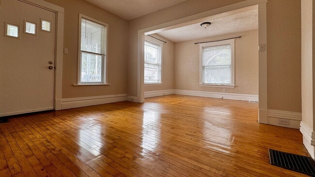 Building Photo - 2550 Crozier Ave
