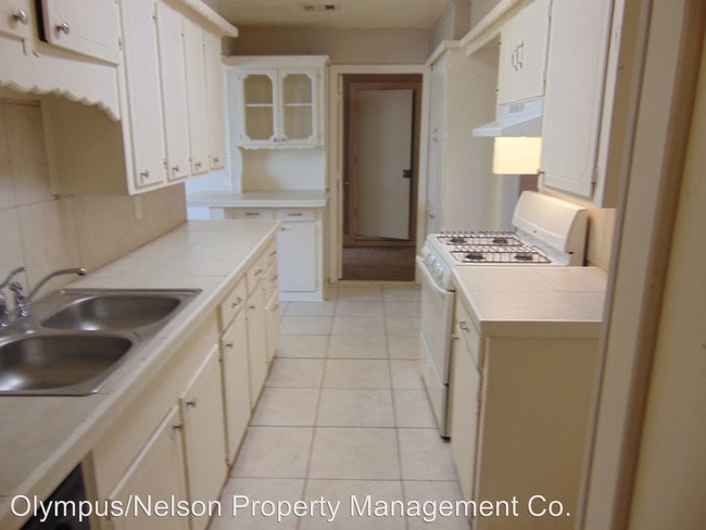 Building Photo - 2116 Garvey Dr