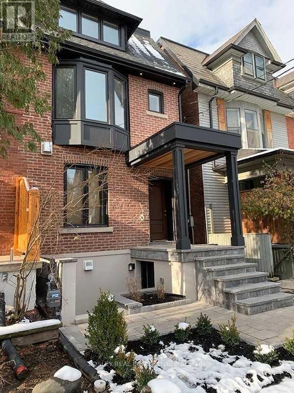 Building Photo - 632 Dovercourt Rd
