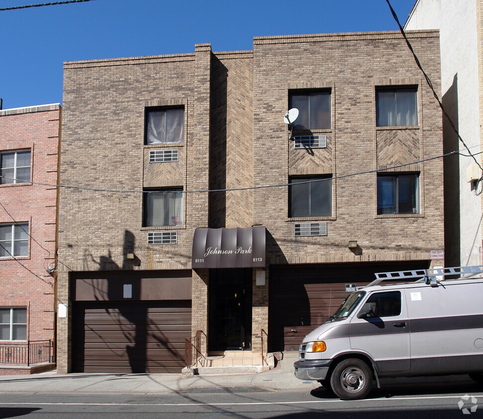 Building Photo - 6111 Park Ave