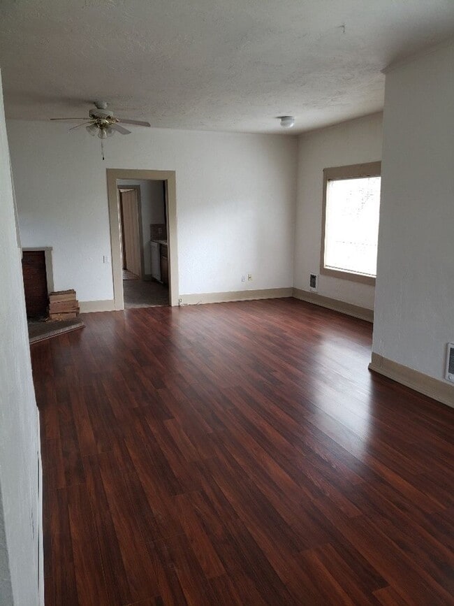 Building Photo - STATUS: AVAILABLE | R117G | $1695