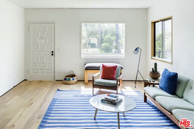 Foto del edificio - 2458 Glencoe Ave
