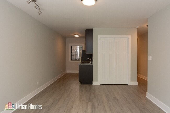 Building Photo - 1424 N Dearborn St