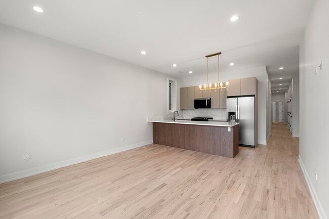 Foto del edificio - 428 E 50th Pl