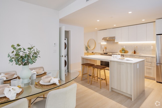 Interior Photo - Lonsdale Square