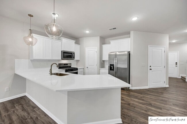 Building Photo - STUNNING TOWNHOME IN BLYTHEWOOD
