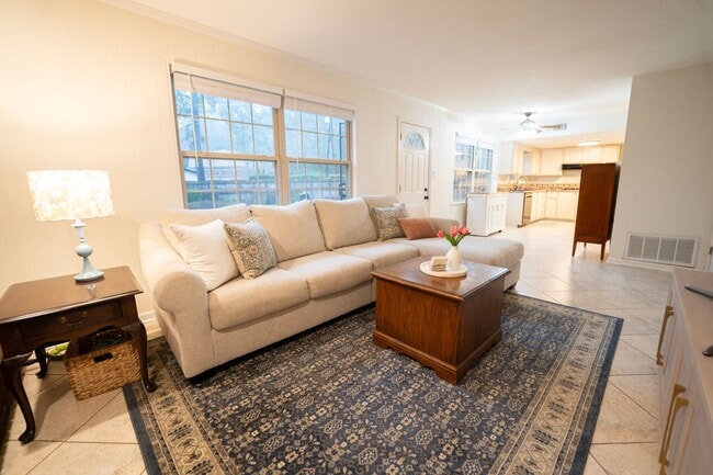 Foto del edificio - Available Now!