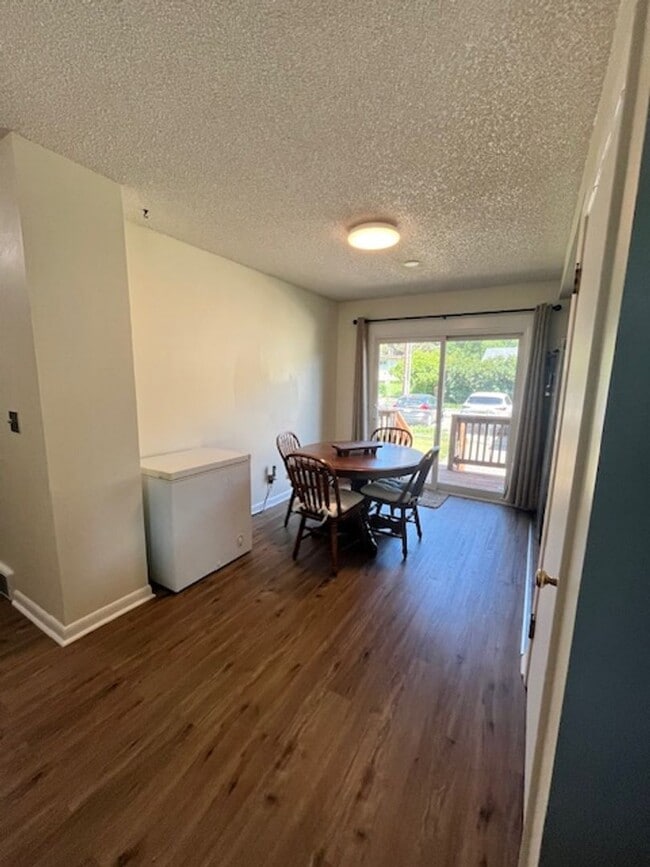 Building Photo - Beautifully Maintained 3-Bedroom Upper Uni...