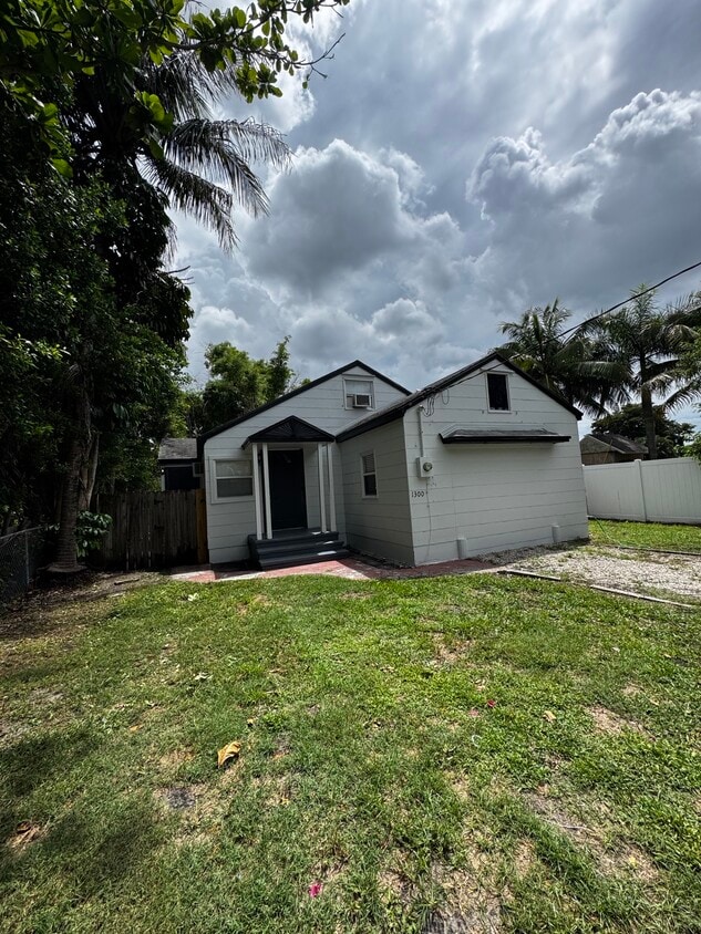 Foto principal - 1300 Mathis St