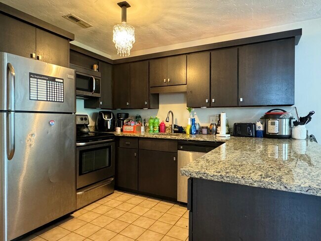 Building Photo - 174 Cottage St