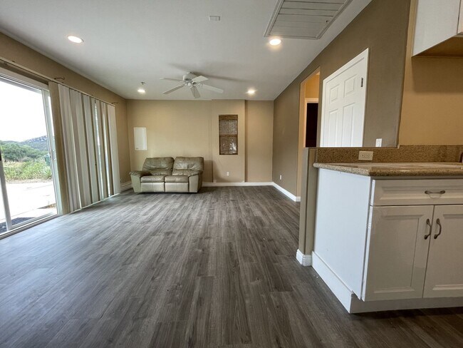 Foto del edificio - 27157 Tumbleweed Trail A &amp; B