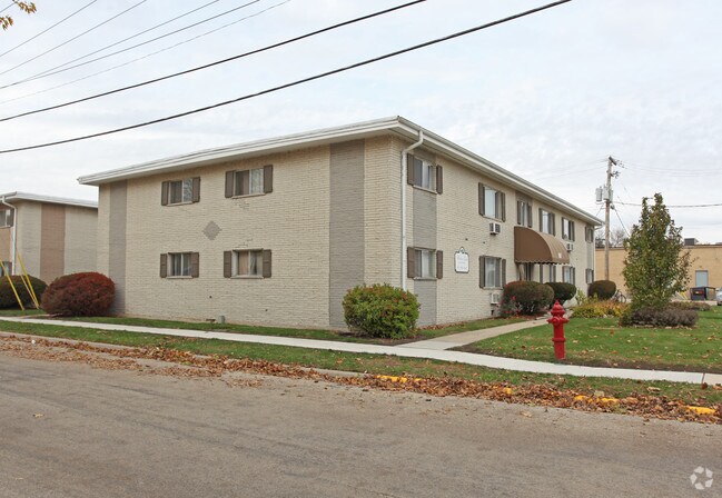 Building Photo - White Oak Apartments