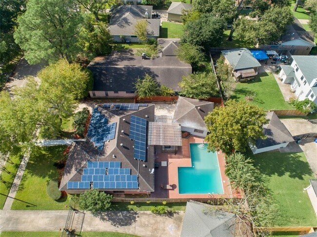 Building Photo - 22122 Woodrose Dr