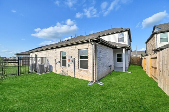 Foto del edificio - 21034 Shore Oak Dr