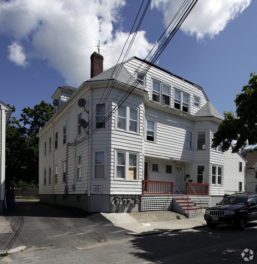 Building Photo - 33-35 Redwing St
