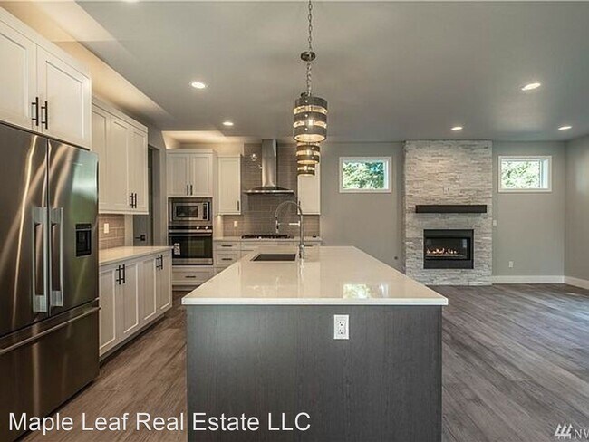 Building Photo - 5 br, 2.5 bath House - 2026 NE 175th St