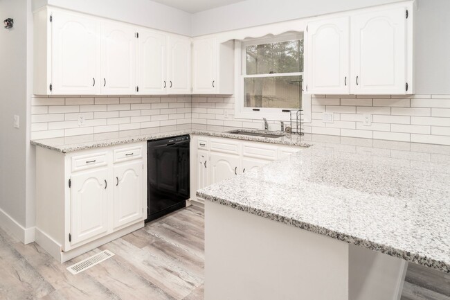 Building Photo - 3-bedroom, 2-bathroom recently remodeled h...