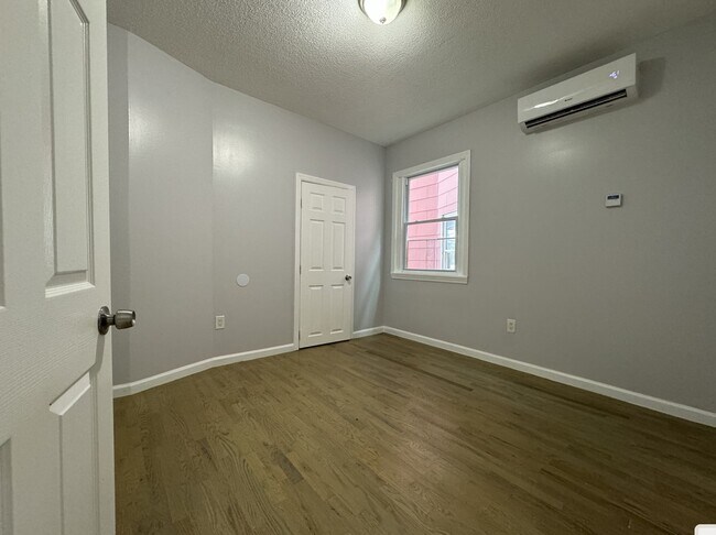 Building Photo - 302 Arlington Ave
