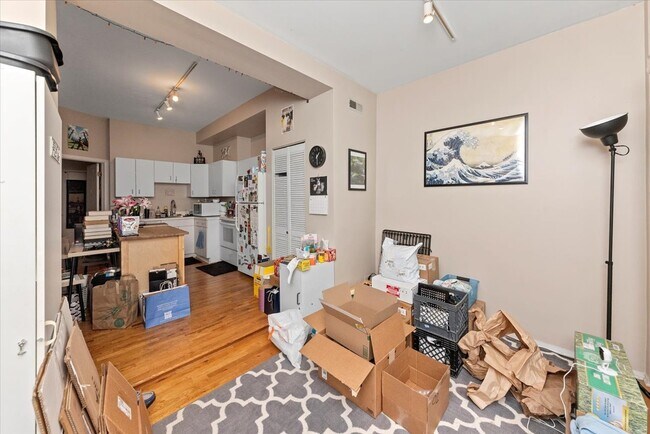 Building Photo - 4307 N Paulina St
