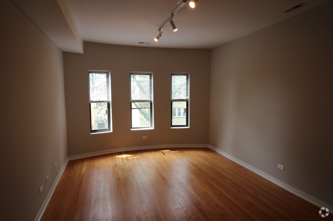 Building Photo - 6447 N Claremont Ave