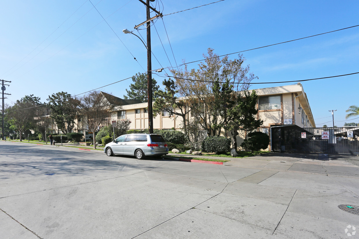 Primary Photo - Tobi Ishi Apartments