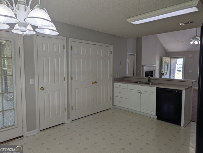 Foto del edificio - 22 Hidden Creek Dr