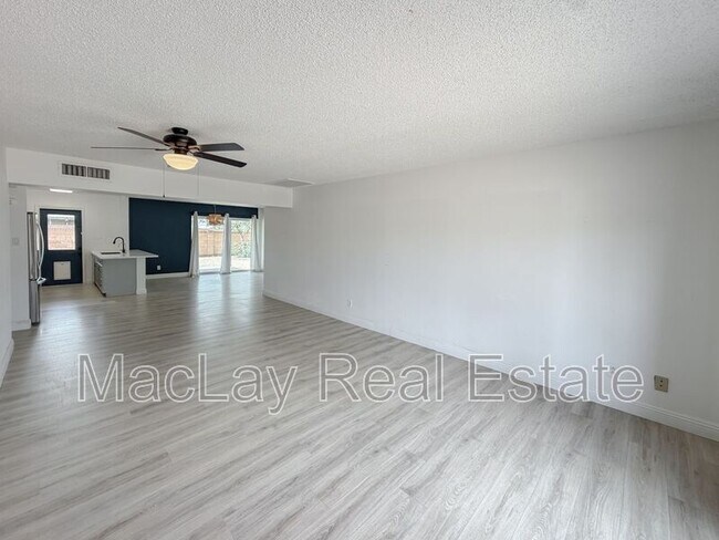 Building Photo - 1015 E Concorda Dr