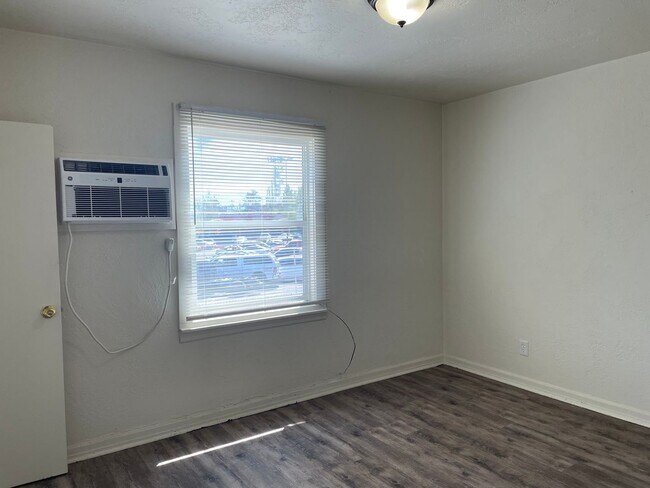 Foto del edificio - Newly Renovated-1 Bedroom 1 Bath Upstairs ...
