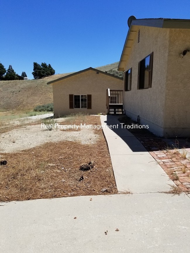 Building Photo - Leona Valley 3 + 2 - Country Living!!!