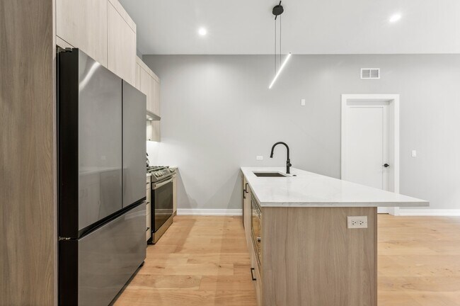 Foto del edificio - 7006 N Glenwood Ave